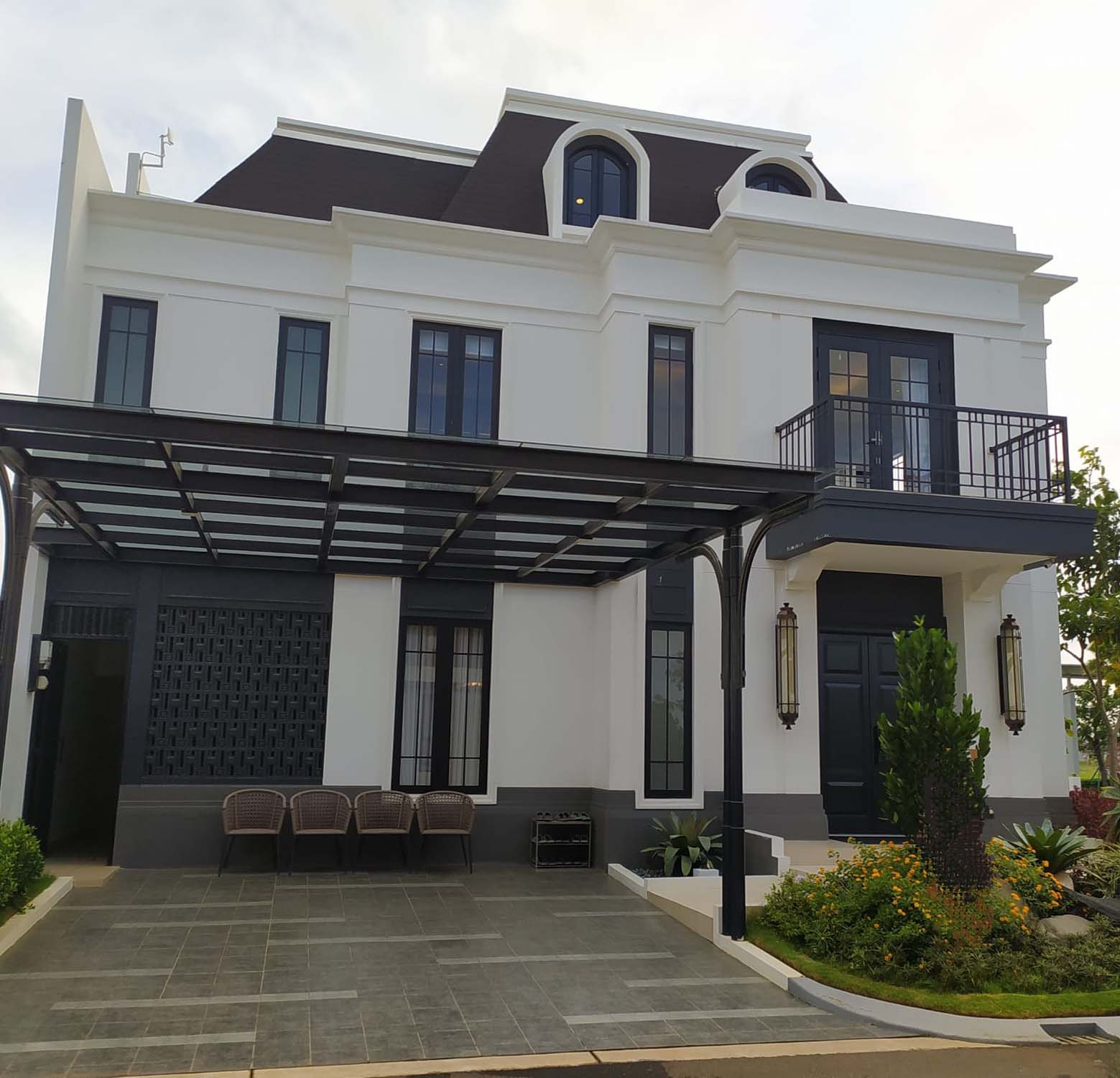 Rumah Classic Modern Atap Tinggi - 2 Lt